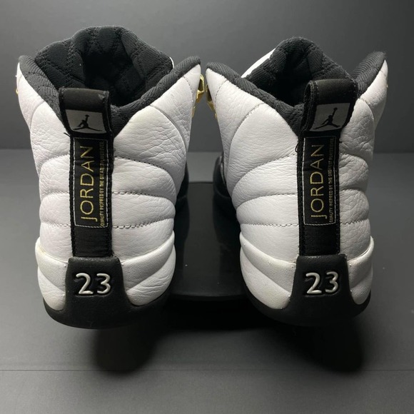 🔥SOLD🔥 Used Air Jordan 12 Royalty Taxi Women Size 7.5 Kids size : 6 - Picture 3 of 7